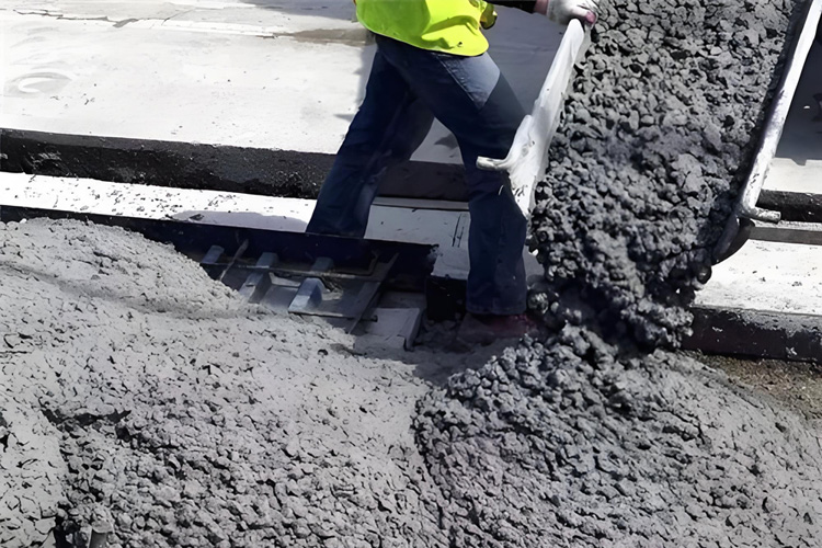 混凝土浇筑过程 混凝土浇筑过程.jpg