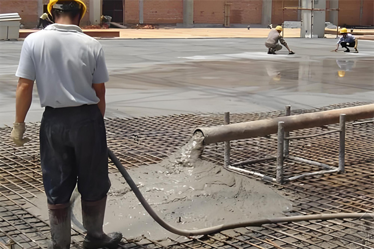 混凝土浇筑入模 混凝土浇筑入模.jpg